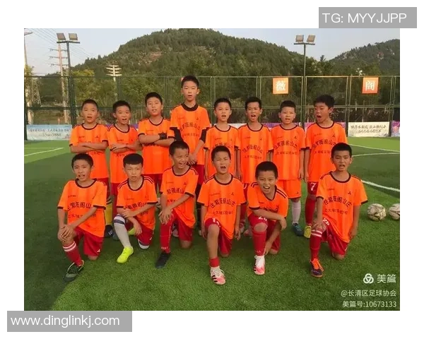 最有气场的足球明星盘点他们如何在场上场下展现魅力与影响力